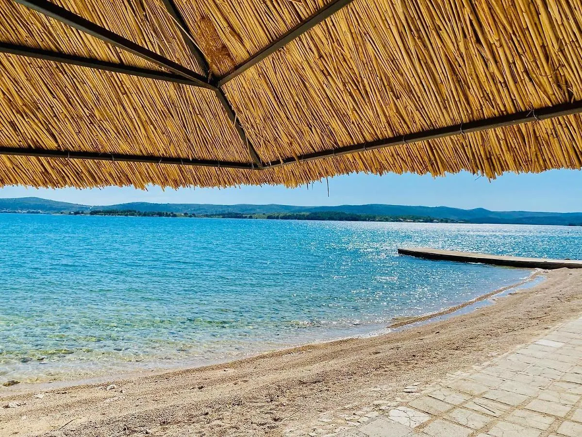 Pansion Restoran Pikolo 0*, Sveti Filip i Jakov