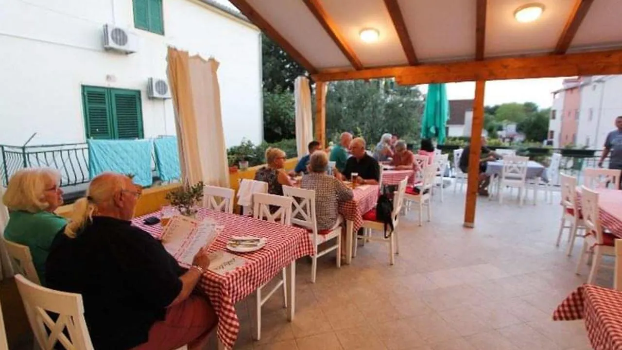 Pansion Restoran Pikolo Bed & Breakfast Sveti Filip i Jakov
