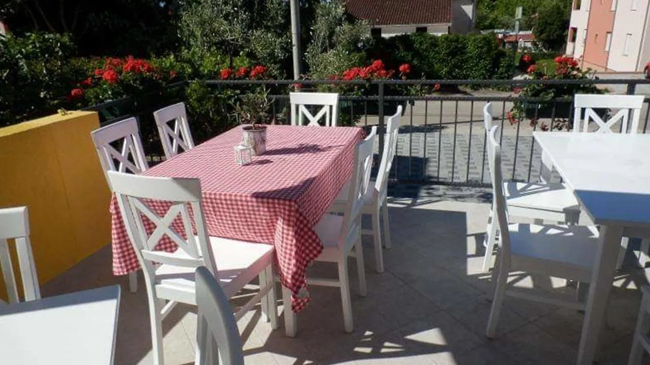 Pansion Restoran Pikolo Sveti Filip i Jakov