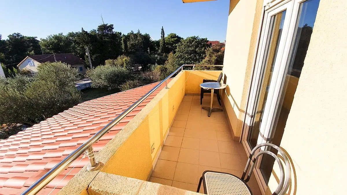 Pansion Restoran Pikolo Sveti Filip i Jakov