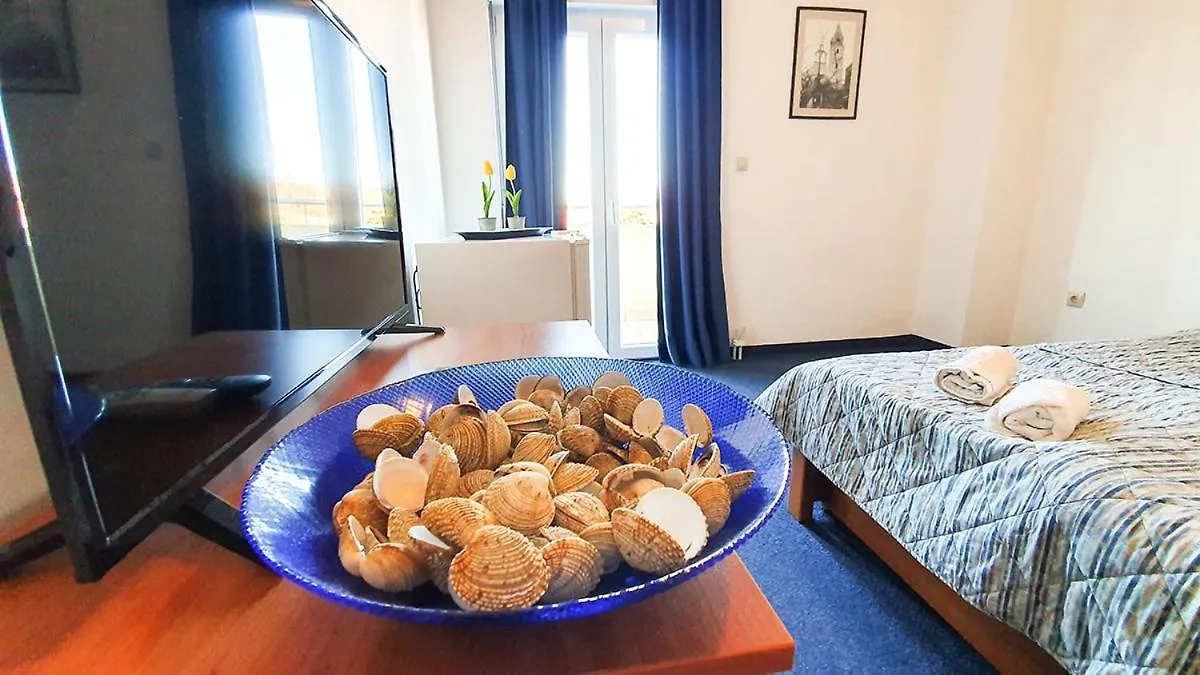 Bed & Breakfast Pansion Restoran Pikolo